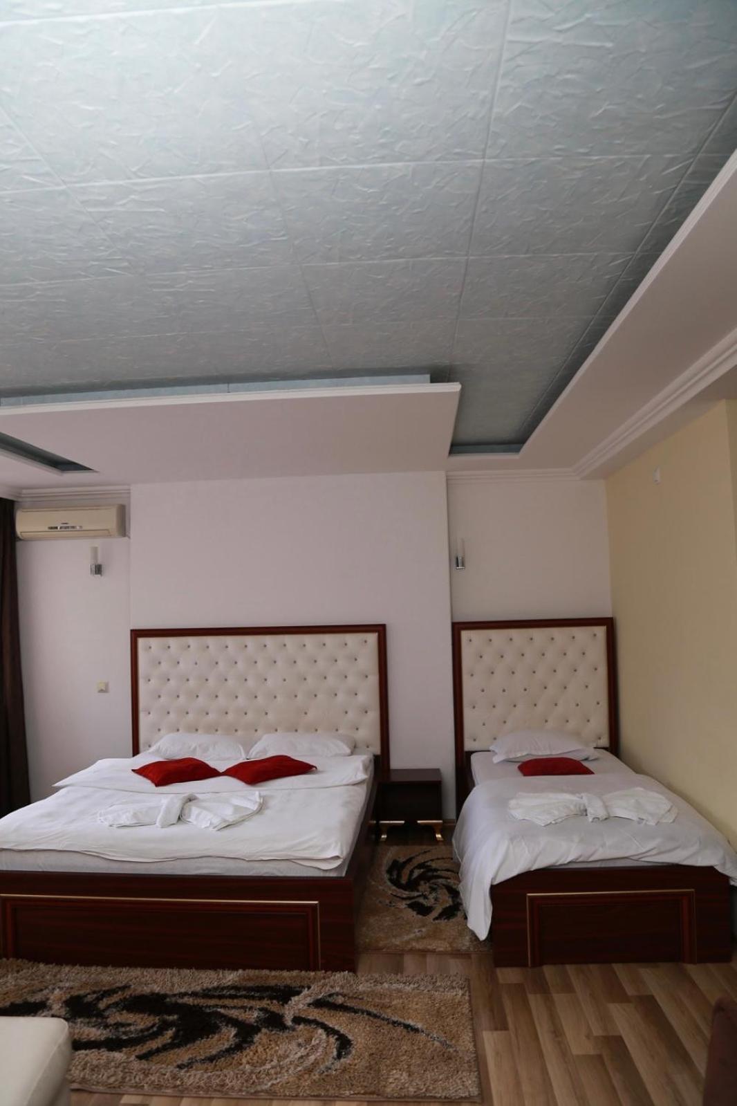 Hotel Venisi Prizren Bagian luar foto