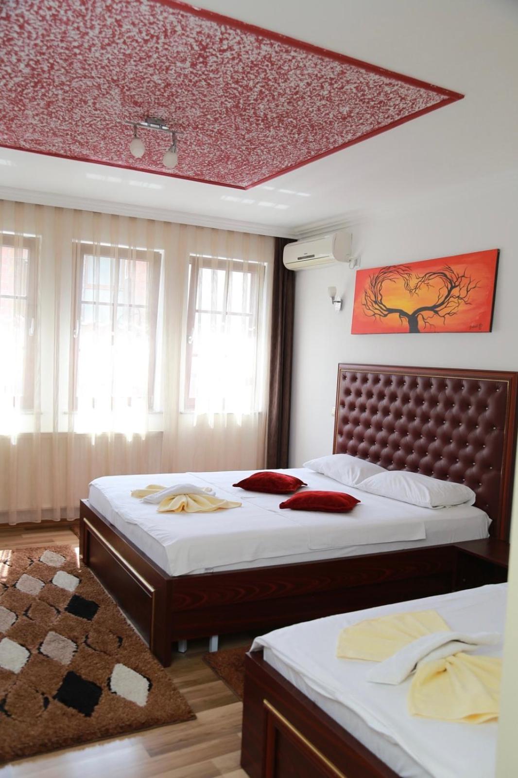 Hotel Venisi Prizren Bagian luar foto
