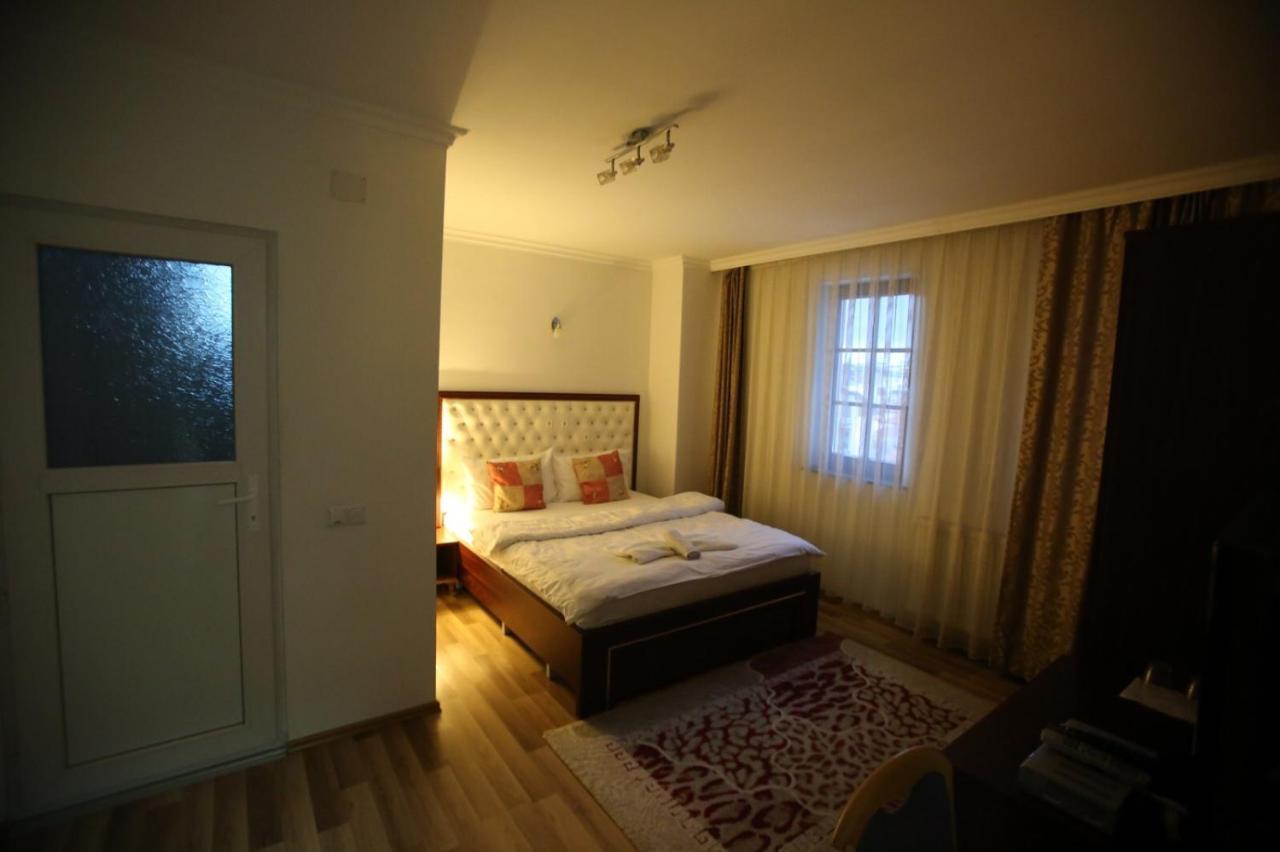 Hotel Venisi Prizren Bagian luar foto